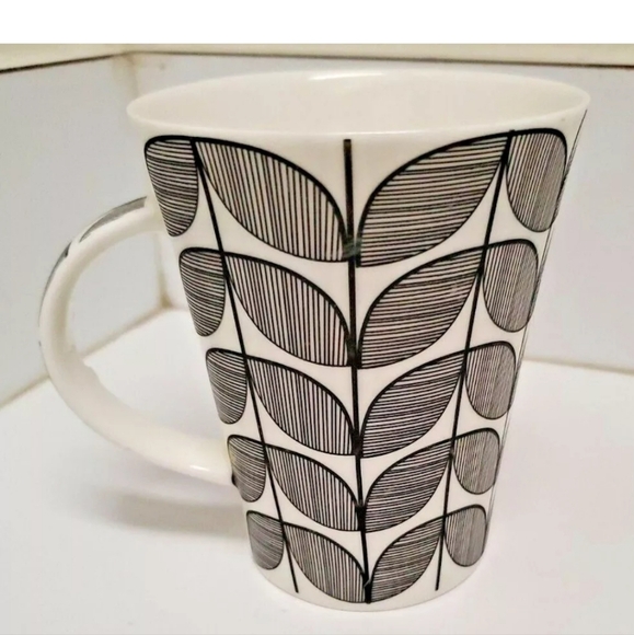 Kitchen Details Flared 4' Mug Stunning Black & White Modern Leaf Design 2013 - Picture 1 of 5